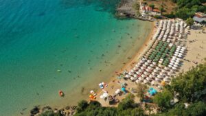 Read more about the article Η θάλασσα «έπνιξε» 20 μέτρα τη στεριά σε γνωστή παραλία της Καλαμάτας!