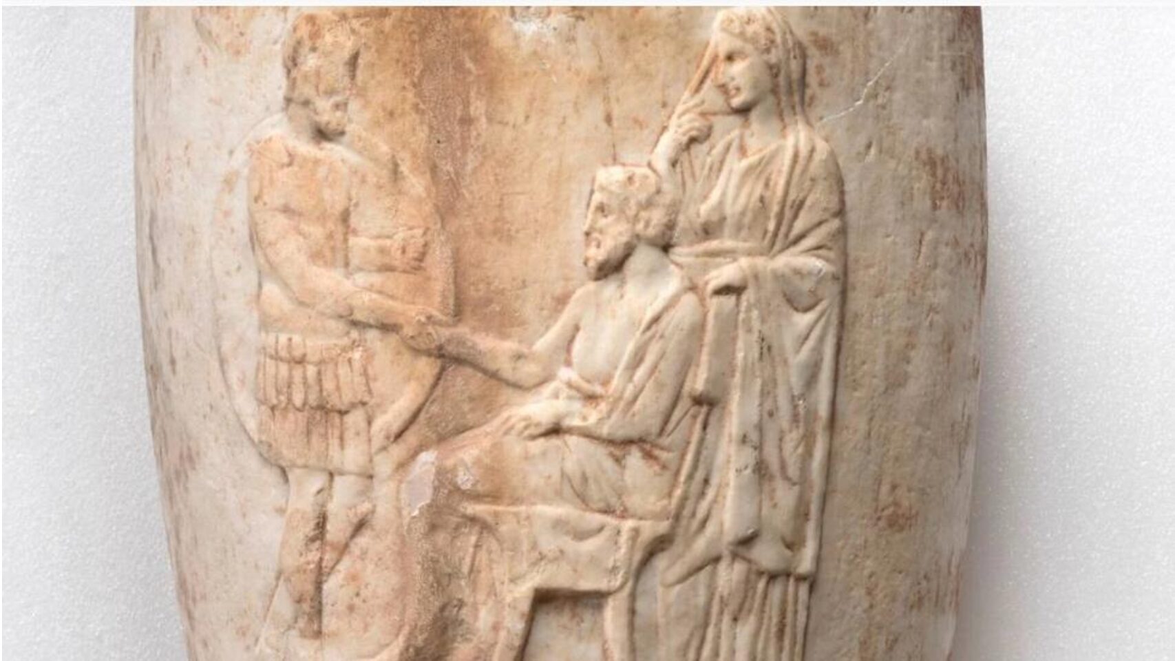 Read more about the article Επέστρεψαν στην Ελλάδα μαρμάρινα αττικά επιτύμβια αγγεία από την Ελβετία