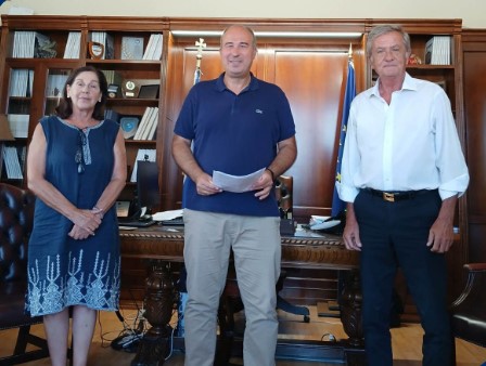 Read more about the article Υπογραφή σύμβασης για καθαρισμό ρεμάτων και συντήρηση αντιπλημμυρικών υποδομών στο Βέλο