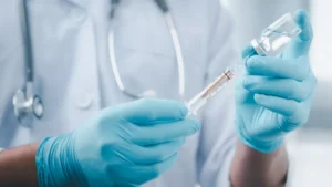 Read more about the article Βρετανός 67 ετών ο πρώτος ασθενής που έλαβε το εμβόλιο κατά του καρκίνου του πνεύμονα – το μήνυμα που στέλνει