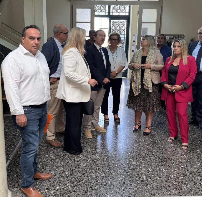 Read more about the article Προγραμματική σύμβαση για την ανάπλαση της πλατείας του Δικαστικού Μεγάρου της Κορίνθου