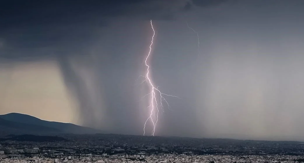 You are currently viewing Έκτακτο δελτίο ΕΜΥ: Έρχεται κακοκαιρία με καταιγίδες, κεραυνούς και χαλάζι – Ποιες περιοχές θα επηρεαστούν