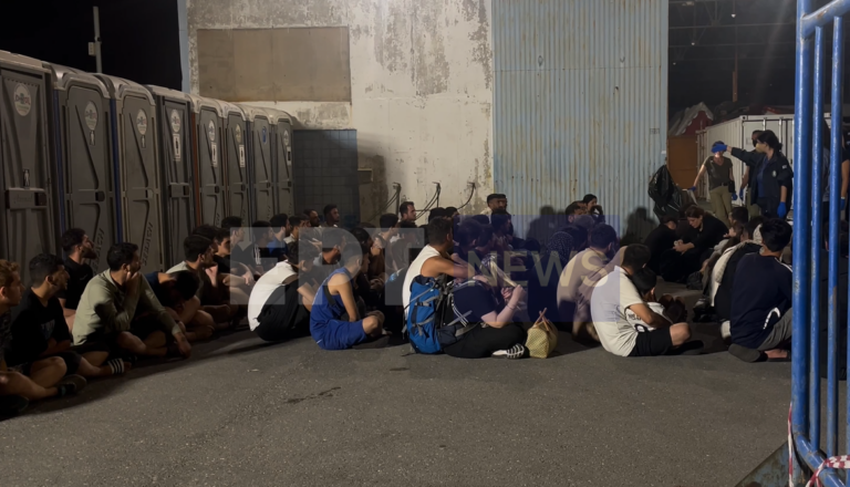 Read more about the article Αποβιβάστηκαν στην Καλαμάτα οι μετανάστες που διασώθηκαν νότια της Κορώνης