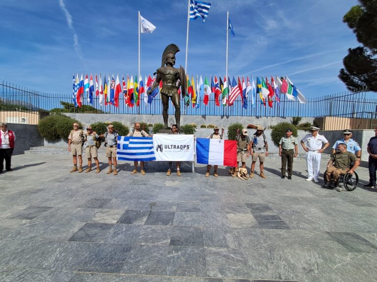 Read more about the article Γάλλοι τραυματίες στρατιωτικοί, τίμησαν τον βασιλιά Λεωνίδα και τους 300 Σπαρτιάτες