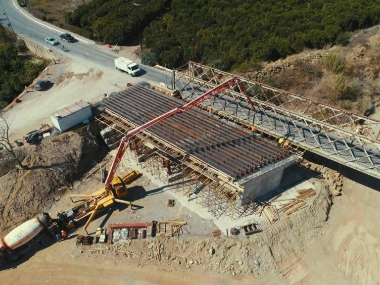 Read more about the article Προχωρούν τα έργα κατασκευής της νέας γέφυρας στη Σκάλα Λακωνίας