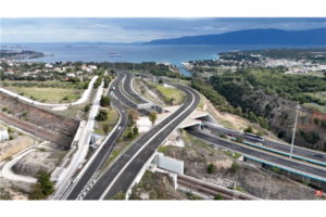 Read more about the article Δόθηκε στην κυκλοφορία η γέφυρα της Παλαιάς Εθνικής Οδού Αθηνών – Κορίνθου στον κόμβο Λουτρακίου