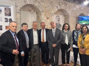 Read more about the article Bραβεύτηκαν οι Θανάσης και Μαρίνα Μαρτίνου στην Καρύταινα Αρκαδίας