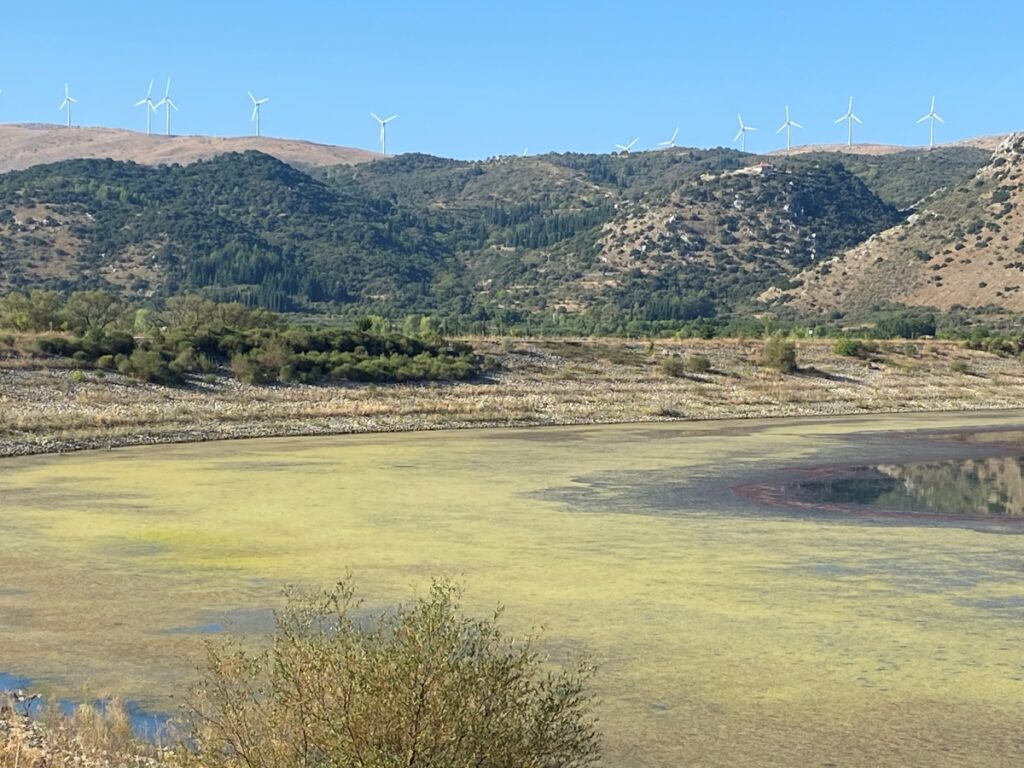 Αρκαδία: Εικόνες λειψυδρίας από την τεχνητή λίμνη της Τάκας