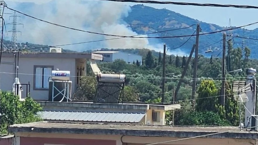 Φωτιά σε δασική έκταση στα Ζησιμαίικα Αχαΐας – Στην μάχη και εναέρια μέσα