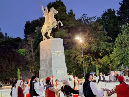 Read more about the article Δημήτρης Πτωχός: «Η ιστορική μνήμη διατηρείται με πράξεις και φροντίδα» – Επέστρεψε στην Πλατεία Άρεως Τρίπολης ο ανδριάντας του Θεόδωρου Κολοκοτρώνη