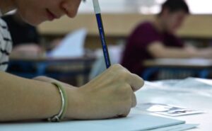 Read more about the article Μηχανογραφικό 2026: Γιατί η επιλογή σχολής δεν είναι πλέον επιλογή επαγγέλματος – Οι δεξιότητες που ζητά η αγορά εργασίας και ο ρόλος της ΤΝ