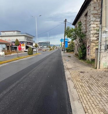 Read more about the article Κώστας Τζιούμης: «Αλλάζουμε την εικόνα της πόλης μας με εκτεταμένα έργα ασφαλτόστρωσης»