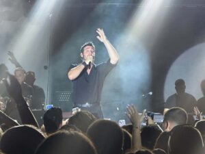 Read more about the article Το αδιαχώρητο στη συναυλία του Γιώργου Κακοσαίου στο Λουτράκι (Φωτογραφίες)