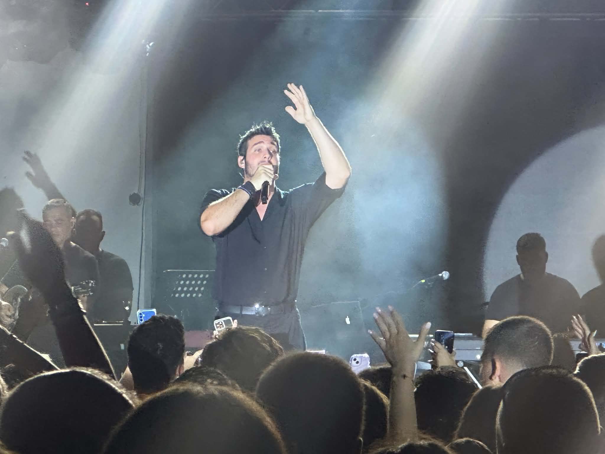 You are currently viewing Το αδιαχώρητο στη συναυλία του Γιώργου Κακοσαίου στο Λουτράκι (Φωτογραφίες)