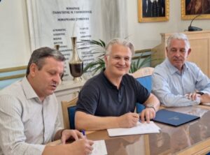 Read more about the article Νέος χλοοτάπητας στο γήπεδο της Μελιγούς | Δημήτρης Πτωχός: «Με σχέδιο δημιουργούμε καλύτερες αθλητικές υποδομές για όλους»
