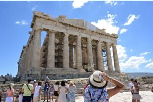 Read more about the article ΙΟΒΕ: Θετική η τροχιά του ελληνικού τουρισμού εκτός των μηνών αιχμής