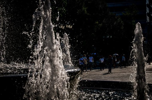 Κορυφώνεται το κύμα καύσωνα – 43άρια, ακραίος κίνδυνος πυρκαγιάς και έκτακτα μέτρα προστασίας