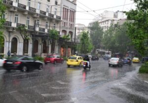 Read more about the article Καιρός: Έκτακτο δελτίο επιδείνωσης από την ΕΜΥ – Ξεκινάει 48ωρη κακοκαιρία με καταιγίδες