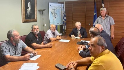 Read more about the article Συνάντηση Ανδριανού με εκπροσώπους παραγωγών λαϊκών αγορών