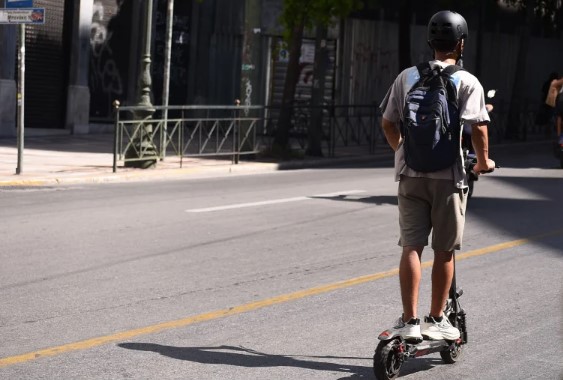 Καλαμάτα: Συνελήφθη 16χρονος για την κλοπή έξι ηλεκτρικών πατινιών και δύο ποδηλάτων