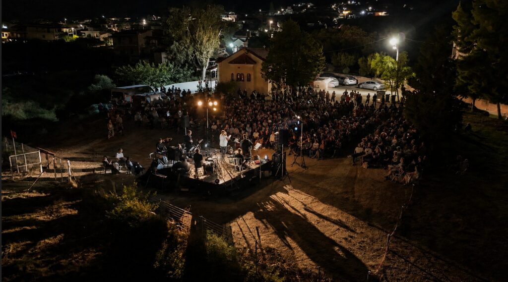 Η Πυραμίδα Ελληνικού γέμισε μουσική στη συναυλία του Άγγελου Ανδριανού (Φωτογραφίες)