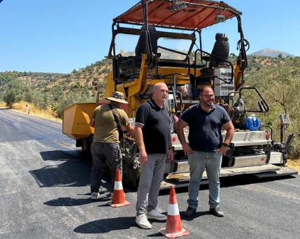 You are currently viewing Ξεκίνησαν οι εργασίες συντήρησης και αποκατάστασης του οδοστρώματος στην Επαρχιακή Οδό Νο 13 Λυγουριό – Δήμαινα από την Περιφέρεια Πελοποννήσου