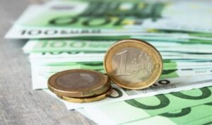 Read more about the article Εφορία: Τι πρέπει να πληρωθεί έως τις 31 Αυγούστου – Τι να προσέξετε στους κοινούς τραπεζικούς λογαριασμούς