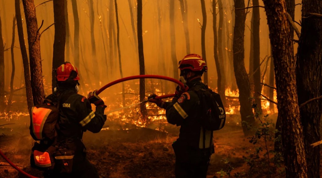 Read more about the article Πυροσβεστική: 33 συλλήψεις σε πέντε ημέρες για πυρκαγιές – Εξιχνιάστηκαν τα αίτια στις μεγάλες φωτιές