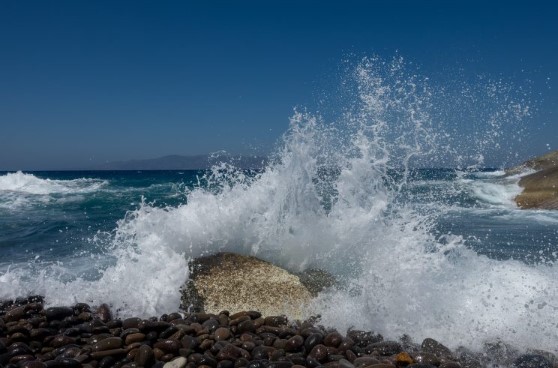 Read more about the article Καιρός: Ζέστη, μελτέμι και τοπική αστάθεια μέχρι το Σαββατοκύριακο 