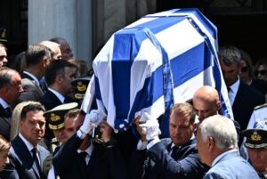 Read more about the article Το τελευταίο αντίο στον Γιάννη Βαρβιτσιώτη – Μητσοτάκης: Μας αφήνεις βαριά κληρονομιά