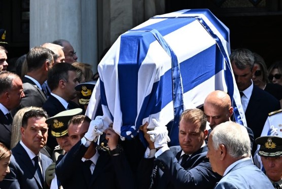 Το τελευταίο αντίο στον Γιάννη Βαρβιτσιώτη – Μητσοτάκης: Μας αφήνεις βαριά κληρονομιά