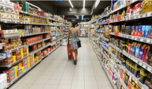 Read more about the article Αποκλιμάκωση τιμών στα σούπερ μάρκετ τον Ιούλιο: Σε ποια προϊόντα εντοπίζονται οι μεγαλύτερες μειώσεις