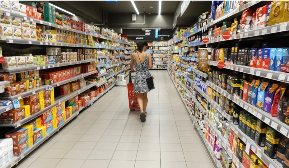 Αποκλιμάκωση τιμών στα σούπερ μάρκετ τον Ιούλιο: Σε ποια προϊόντα εντοπίζονται οι μεγαλύτερες μειώσεις