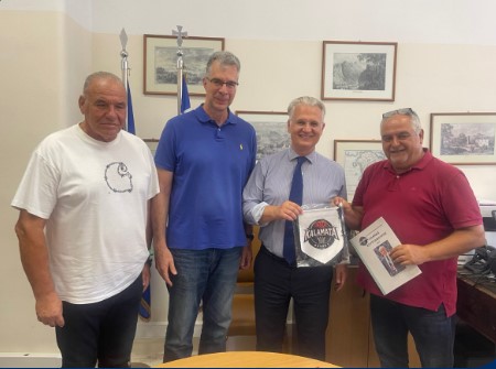Read more about the article Η νέα Kalamata Basket παρουσίασε το όραμά της στον Περιφερειάρχη Πελοποννήσου Δημήτρη Πτωχό
