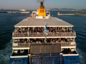 Read more about the article Έξοδος Δεκαπενταύγουστου: Στο «κόκκινο» τα λιμάνια – Αυξημένη η κίνηση των αδειούχων