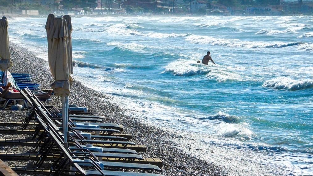 Θυελλώδεις άνεμοι με ριπές άνω των 100 χλμ το επόμενο 48ωρο, ποιες περιοχές θα επηρεαστούν, με δυσκολία οι θαλάσσιες μετακινήσεις