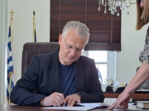 Read more about the article Δημήτρης Πτωχός: «Η κοινωνική συνοχή χτίζεται με υπηρεσίες που φτάνουν στον πολίτη» – Ένταξη δράσης 2,8 εκατ. ευρώ για χιλιάδες ωφελούμενους σε Κόρινθο και Λουτράκι