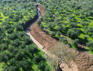 Read more about the article Νέα βήματα για αντιπλημμυρικά έργα και οδικές υποδομές από την Περιφέρεια Πελοποννήσου   