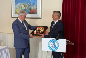 Read more about the article Κώστας Τζιούμης προς τον Πρόεδρο της Δημοκρατίας: «Η Τρίπολη είναι ποτισμένη με τις αξίες της αυταπάρνησης και του ηρωισμού»