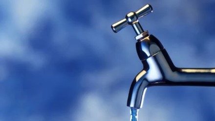 Ολοκληρώθηκε έργο υδροδότησης στον οικισμό Αγίας Κυριακής στο Τολό – Παίρνει σειρά ο οικισμός Κουμουράδας στο Δρέπανο
