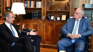 Read more about the article Μητσοτάκης σε Τασούλα: Διπλή παρέμβαση με επιδότηση στην αντλία και οριζόντια αύξηση στο επίδομα πετρελαίου θέρμανσης