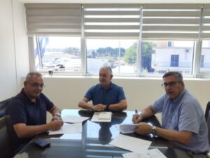 Read more about the article Υπεγράφη σύμβαση 600.000 ευρώ για τη βελτίωση της Επ. Ο. Άστρους – Λεωνιδίου από την Περιφέρεια Πελοποννήσου