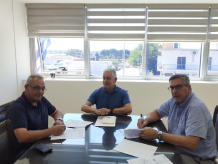 Read more about the article Υπεγράφη σύμβαση 600.000 ευρώ για τη βελτίωση της Επ. Ο. Άστρους – Λεωνιδίου από την Περιφέρεια Πελοποννήσου