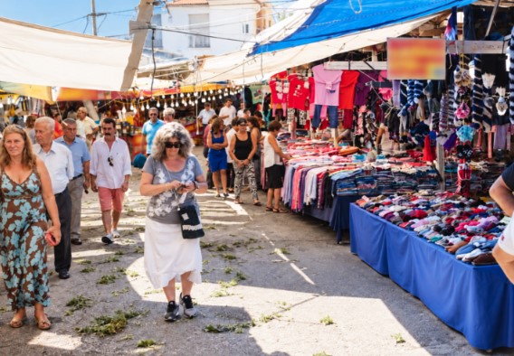 Read more about the article Μεσσήνη: «Μπλόκο» σε 12.831 προϊόντα «μαϊμού» στο πανηγύρι – Συλλήψεις και πρόστιμα 125.000 ευρώ