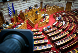 Read more about the article Καταψηφίζει η αντιπολίτευση το νομοσχέδιο για το Δημόσιο – «Δεν μεταρρυθμίζει, αλλά τιμωρεί και κομματικοποιεί»