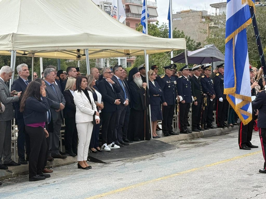 ΚΟΡΙΝΘΟΣ: ΜΑΘΗΤΕΣ, ΣΥΛΛΟΓΟΙ, ΣΩΜΑΤΑ ΑΣΦΑΛΕΙΑΣ ΚΑΙ ΣΤΡΑΤΟΣ ΣΤΗΝ ΠΑΡΕΛΑΣΗ ΤΗΣ 28ης ΟΚΤΩΒΡΙΟΥ (ΦΩΤΠΓΡΑΦΊΕΣ)