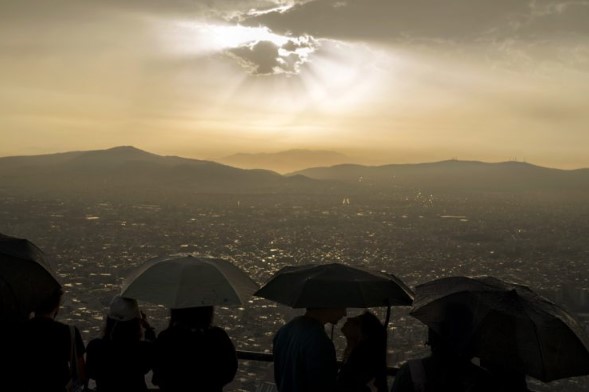 Καιρός: Αλλάζει το σκηνικό από την Κυριακή, με βροχές, καταιγίδες και πτώση της θερμοκρασίας