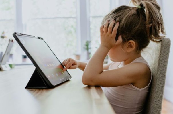 Social media: Τέλος η πρόσβαση για παιδιά κάτω των 15 – Τι αλλάζει από την 1η Ιανουαρίου 2027 και πώς θα γίνεται ο έλεγχος ηλικίας