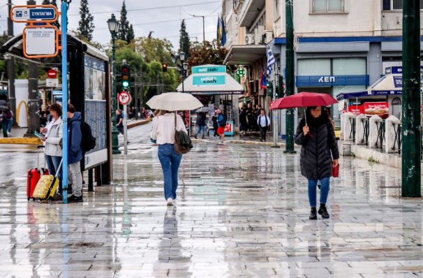 Κακοκαιρία: Ισχυρές καταιγίδες σε όλη τη χώρα, θυελλώδεις άνεμοι στο Αιγαίο – «Red Code» σε 7 περιφέρειες, 112 για Εύβοια και Σποράδες