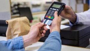 Read more about the article Ηλεκτρονικές αποδείξεις: Φορο-ποινή 22% για το έλλειμμα αν η αξία τους δεν ανέρχεται στο 30% του ατομικού εισοδήματος